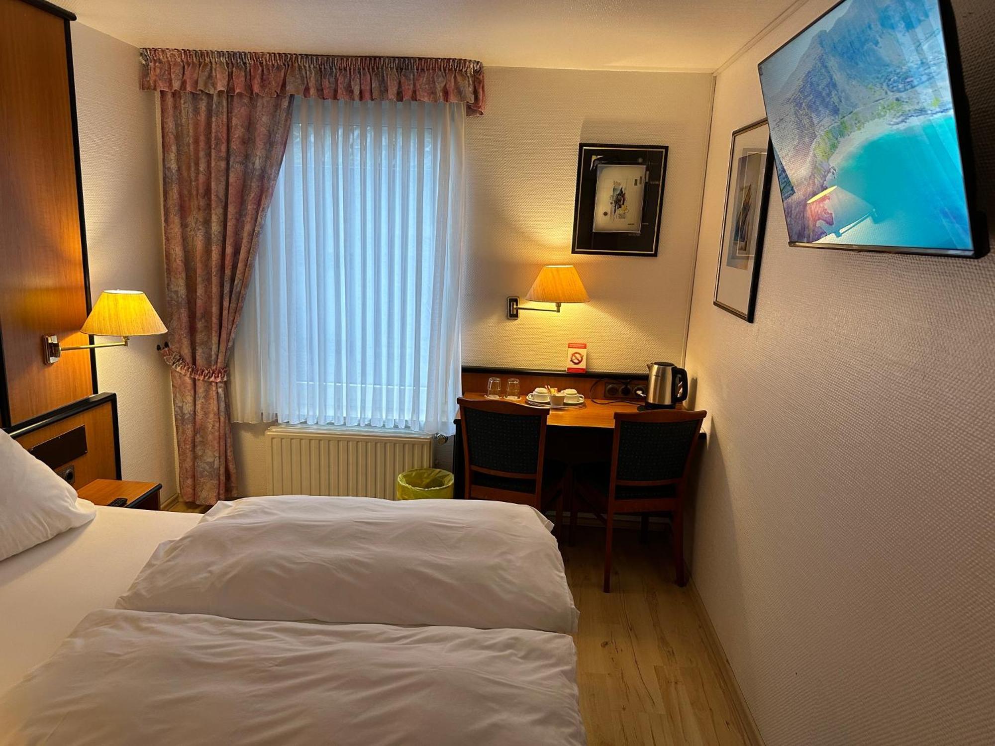 Hotel Zur Post Dabringhausen - Contactless Self Check-In Wermelskirchen Exterior photo